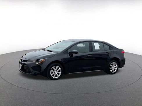 Used 2025 Toyota Corolla LE image 9