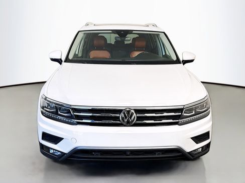 Used 2018 Volkswagen Tiguan SEL Premium image 2