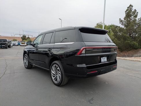 Used 2025 Lincoln Navigator Reserve AWD/4WD image 6