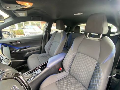 Used 2022 Toyota C-HR XLE image 23