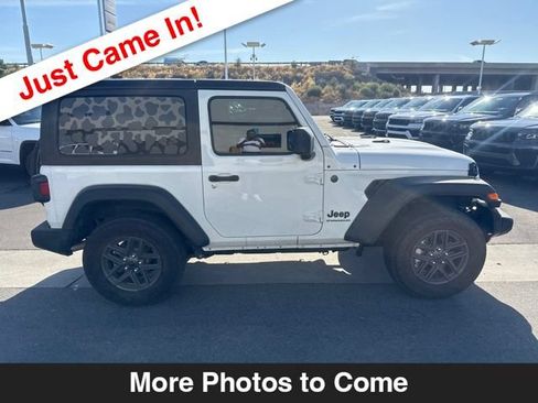 Used 2025 Jeep Wrangler Sport AWD/4WD image 7