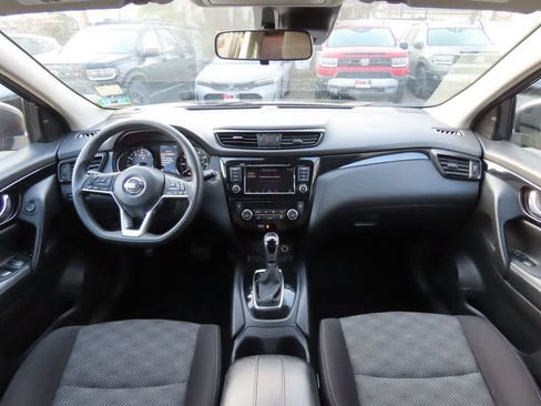 Used 2020 Nissan Rogue Sport SV image 17