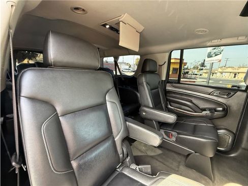 Used 2017 Chevrolet Suburban LT image 31