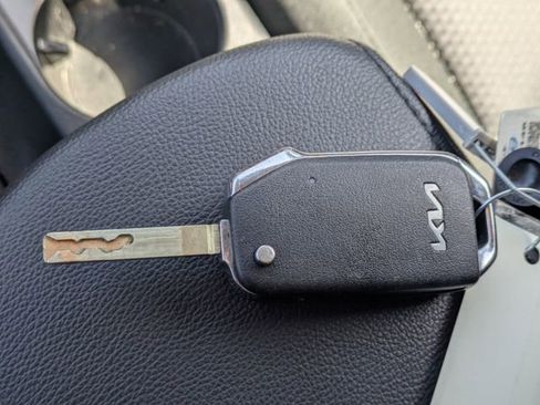 Used 2024 Kia Soul LX w/ Option Group 015 FWD image 30