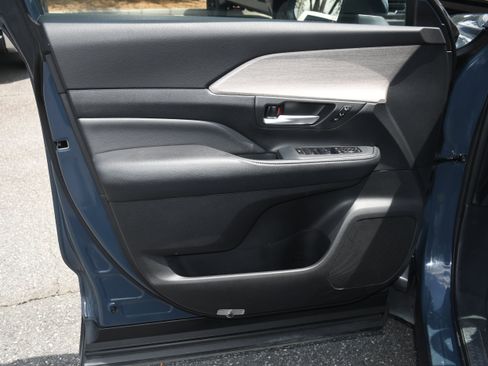 Certified 2024 Toyota Grand Highlander AWD image 10