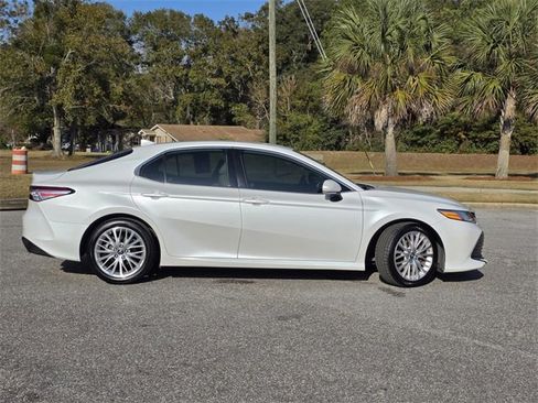 Used 2019 Toyota Camry XLE image 32