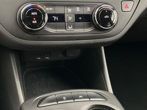 Used 2025 Buick Envista Preferred image 32