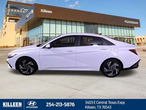 Used 2025 Hyundai Elantra SEL image 5