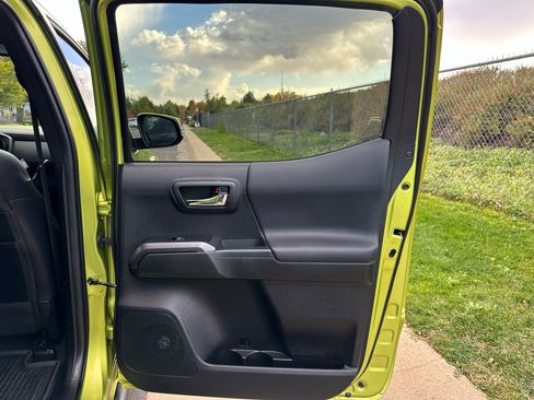 Used 2023 Toyota Tacoma TRD Off-Road image 30