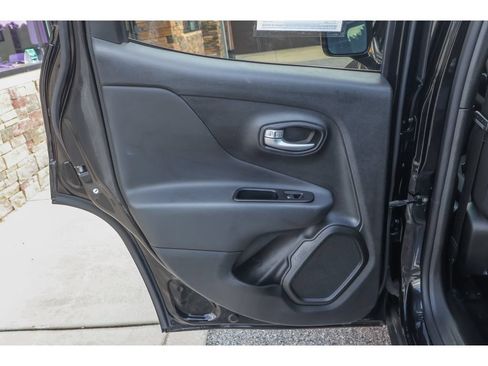 Used 2023 Jeep Renegade Latitude AWD/4WD image 18