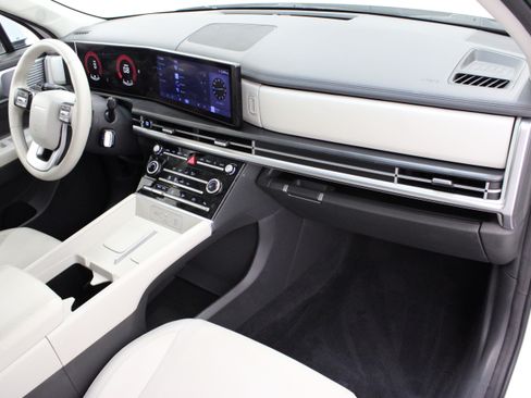 Used 2025 Hyundai Santa Fe SE FWD image 36