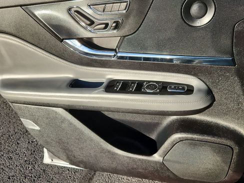 Used 2021 Lincoln Corsair Reserve w/ Equipment Group 201A image 8