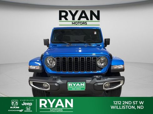 Used 2024 Jeep Gladiator Sport image 4