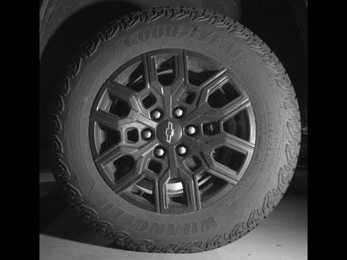 Used 2025 Chevrolet Colorado Trail Boss AWD/4WD image 13