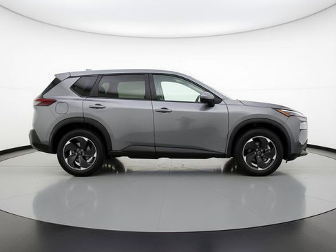 Used 2025 Nissan Rogue SV AWD/4WD image 11