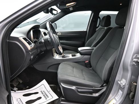 Used 2017 Jeep Grand Cherokee Laredo AWD/4WD image 9