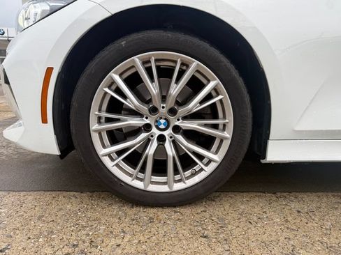 Used 2023 BMW 330i xDrive Sedan w/ Premium Package AWD/4WD image 17