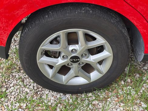Used 2025 Kia Soul LX w/ LX Technology Package FWD image 29