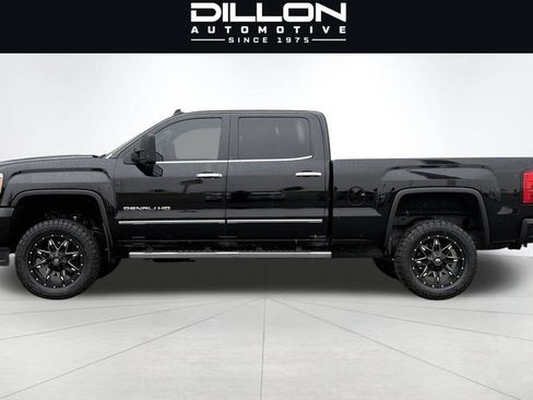 Used 2015 GMC Sierra 2500 Denali w/ Suspension Package, Off-Road AWD/4WD image 7