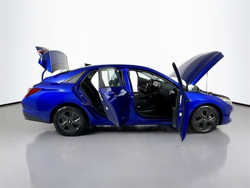 Used 2021 Hyundai Elantra SEL w/ Convenience Package image 18