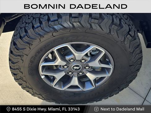 Used 2025 Ford Bronco Badlands image 8