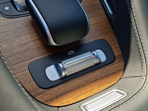 Certified 2023 Mercedes-Benz GLS 450 4MATIC image 24