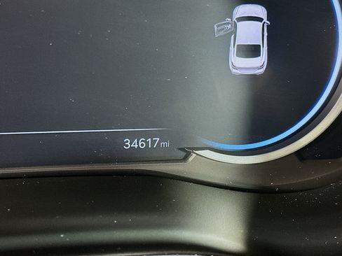 Used 2025 Genesis G70 2.5T image 19