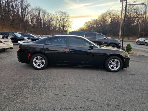 Used 2020 Dodge Charger SXT w/ Leather Interior Group image 4