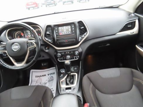 Used 2018 Jeep Cherokee Latitude w/ Comfort & Convenience Group image 25