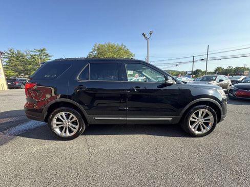 Used 2018 Ford Explorer XLT w/ Equipment Group 202A AWD/4WD image 8
