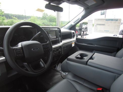 New 2025 Ford F550 4x4 Regular Cab Super Duty image 10