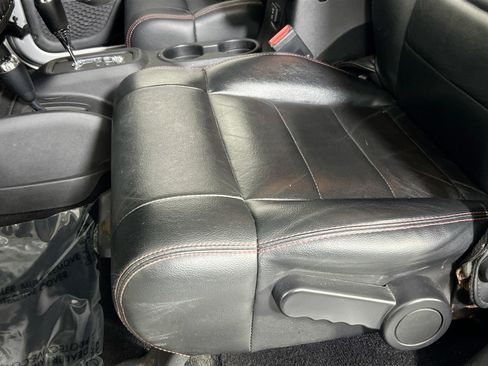 Used 2012 Jeep Wrangler Altitude image 15