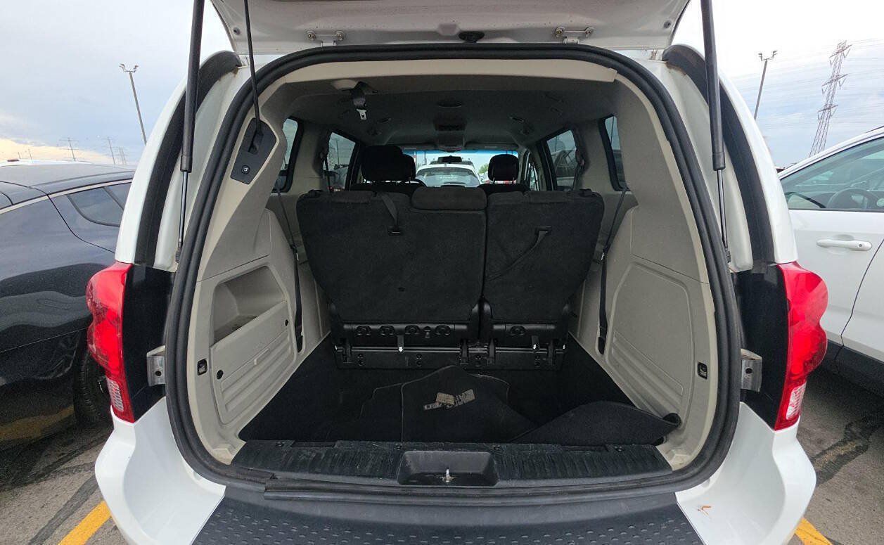 Used 2016 Dodge Grand Caravan SXT FWD image 7