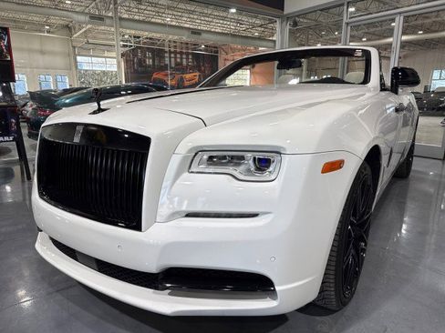 Used 2017 Rolls-Royce Dawn RWD image 96