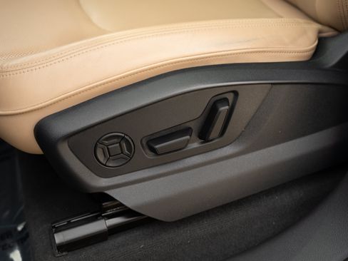 Certified 2023 Audi Q8 Premium Plus AWD/4WD image 22