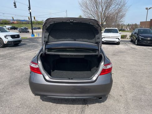 Used 2017 Toyota Camry SE image 11