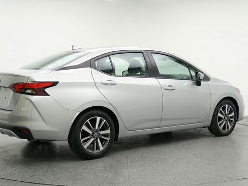 Used 2025 Nissan Versa SV image 9