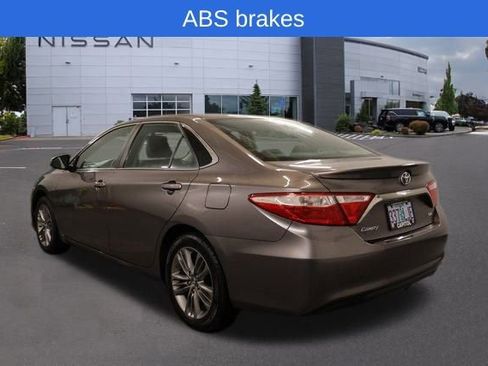 Used 2017 Toyota Camry SE image 6