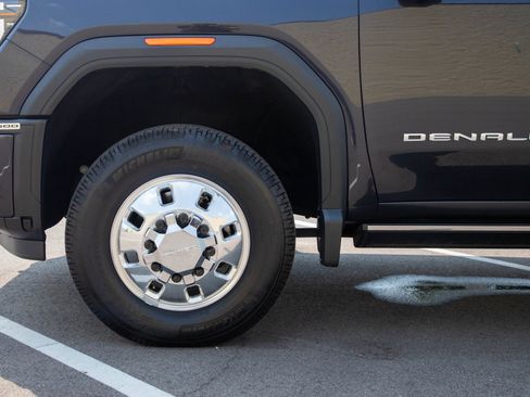 Used 2024 GMC Sierra 3500 Denali Ultimate AWD/4WD image 32