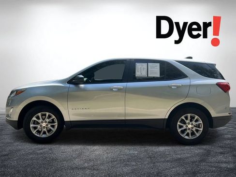 Used 2020 Chevrolet Equinox LS w/ LS Convenience Package FWD image 2