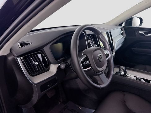 Used 2025 Volvo XC60 B5 Plus image 23