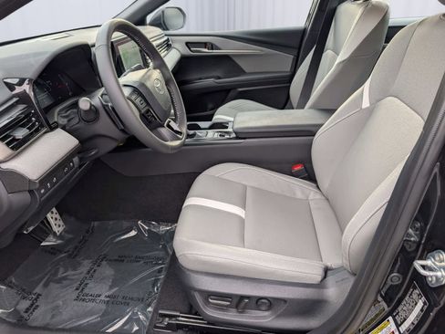 Used 2025 Toyota Camry SE image 14