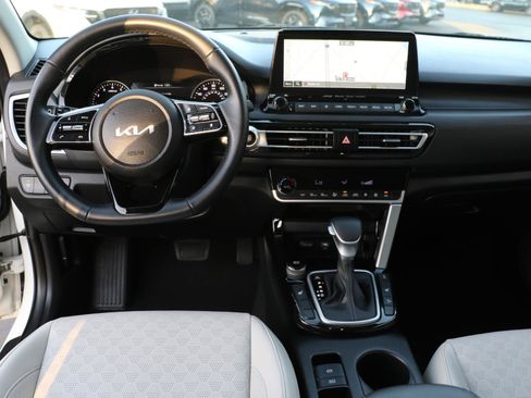 Used 2023 Kia Seltos SX AWD/4WD image 12