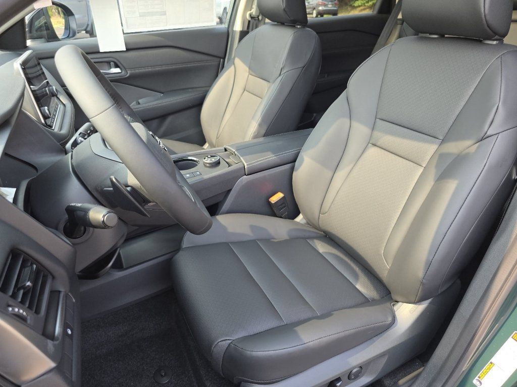 New 2026 Nissan Rogue Dark Armor AWD/4WD image 15