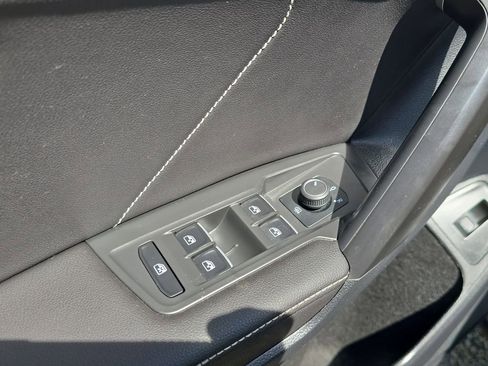 Used 2024 Volkswagen Tiguan SE R-Line image 18