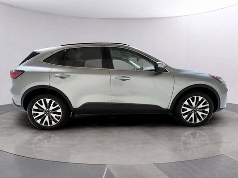 Used 2021 Ford Escape Titanium image 2