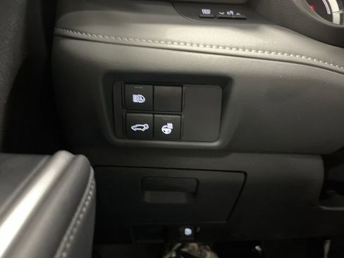 Used 2024 Toyota Highlander XLE image 26