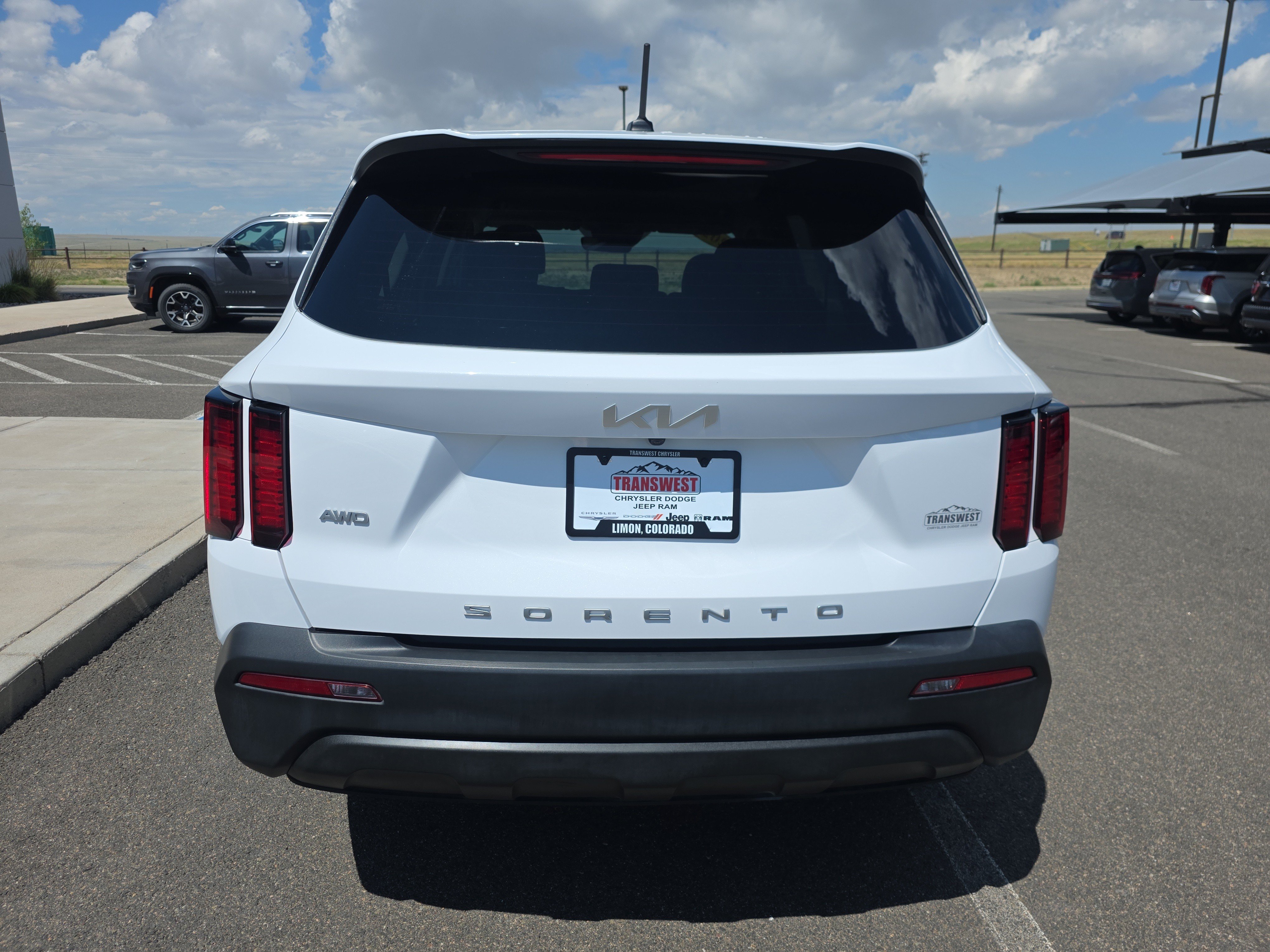 Used 2022 Kia Sorento LX AWD/4WD image 7