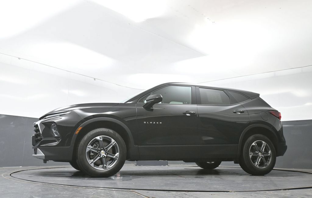 Used 2025 Chevrolet Blazer LT FWD image 51