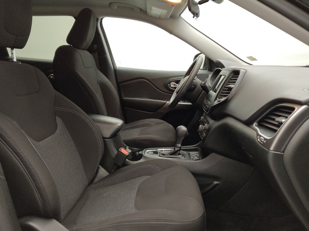 Used 2019 Jeep Cherokee Latitude w/ Popular Appearance Group FWD image 21